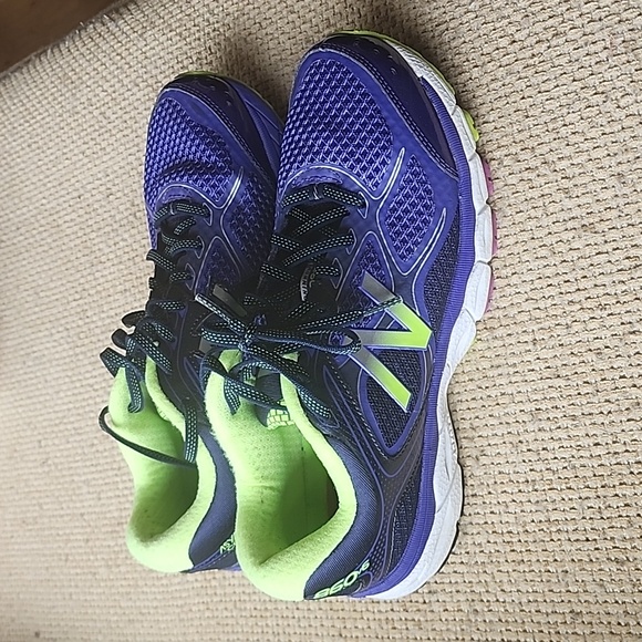 Women's New Balance 860 v6 Size 9B - Picture 2 of 4